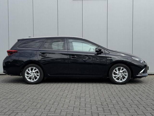 Toyota AURIS Touring Sports 1.8 Hybrid Executive / Navigatie /stoelverwarming / Climate Control / Achteruitrijcamera / Cruise Control / Trekhaak / zomer + Winterbanden