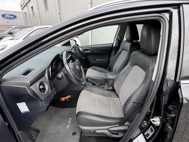 Toyota AURIS Touring Sports 1.8 Hybrid Executive / Navigatie /stoelverwarming / Climate Control / Achteruitrijcamera / Cruise Control / Trekhaak / zomer + Winterbanden