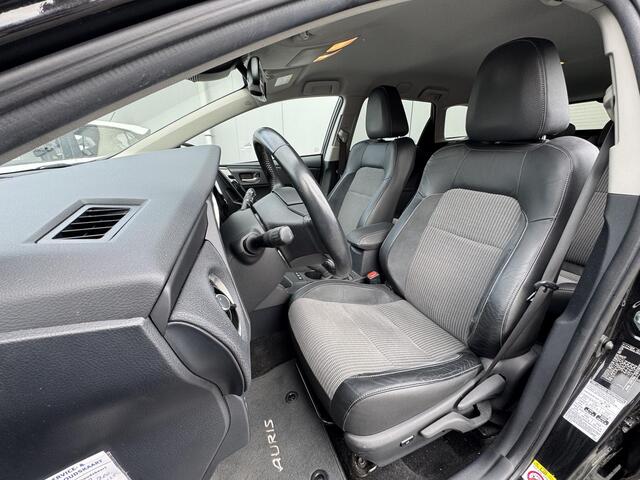 Toyota AURIS Touring Sports 1.8 Hybrid Executive / Navigatie /stoelverwarming / Climate Control / Achteruitrijcamera / Cruise Control / Trekhaak / zomer + Winterbanden