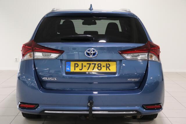 Toyota AURIS Touring Sports 1.8 Hybrid Dynamic Go, Navi, Cruise Control, Climate Control, Camera, Bluetooth & Panodak!