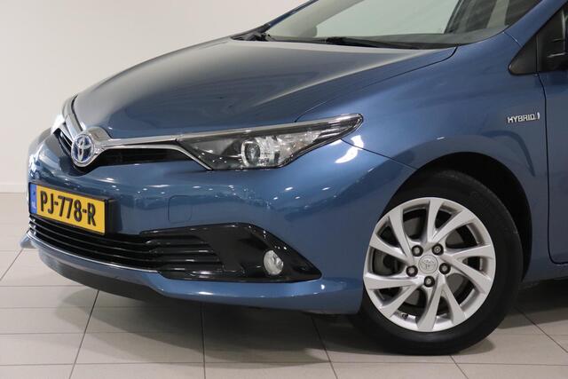 Toyota AURIS Touring Sports 1.8 Hybrid Dynamic Go, Navi, Cruise Control, Climate Control, Camera, Bluetooth & Panodak!