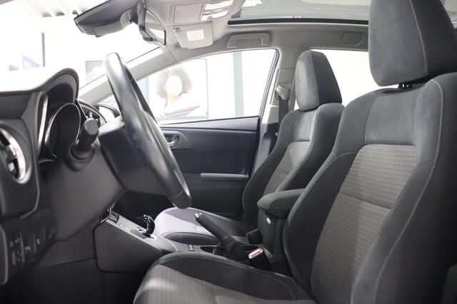 Toyota AURIS Touring Sports 1.8 Hybrid Dynamic Go, Navi, Cruise Control, Climate Control, Camera, Bluetooth & Panodak!