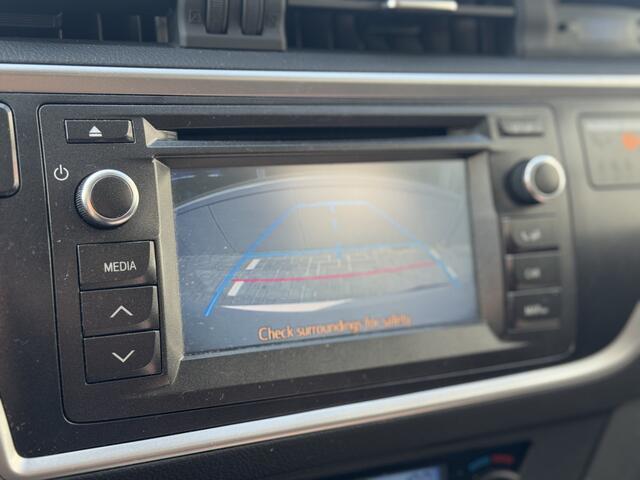 Toyota AURIS 1.8 Hybrid Lease Navigatie, Parkeersensoren, Stoelverwarming , All-in Rijklaarprijs