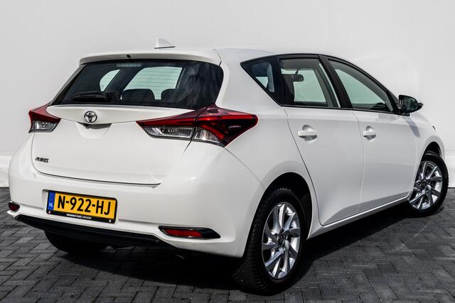 Toyota AURIS 1.3 Now RIJKLAAR INCL:GARANTIE | Achteruitrijcamera | CIma | 15 INCL LMV | Navigatie | Cruise control |