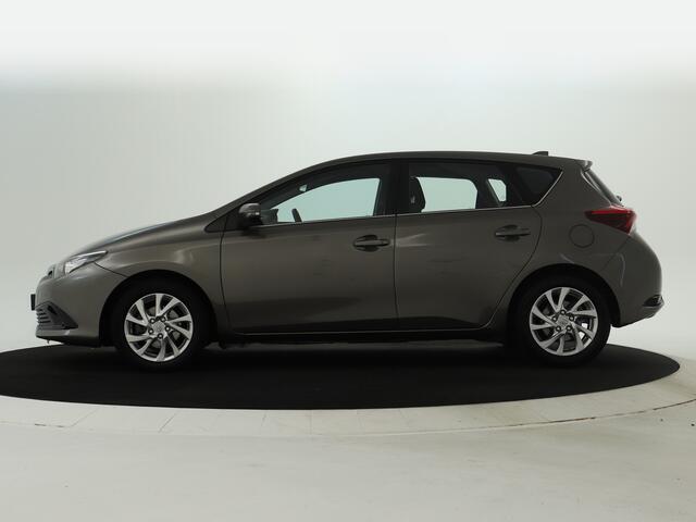 Toyota AURIS 1.8 Hybrid Energy Plus | Trekhaak | Voorstoelen verwarmd | Parkeersensor voor |