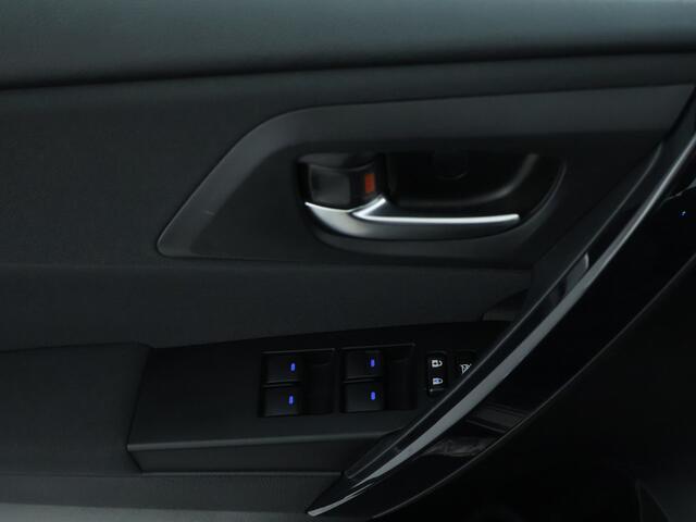 Toyota AURIS 1.8 Hybrid Energy Plus | Trekhaak | Voorstoelen verwarmd | Parkeersensor voor |