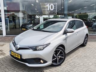 toyota-auris-1.8-hybrid-bussines-pr