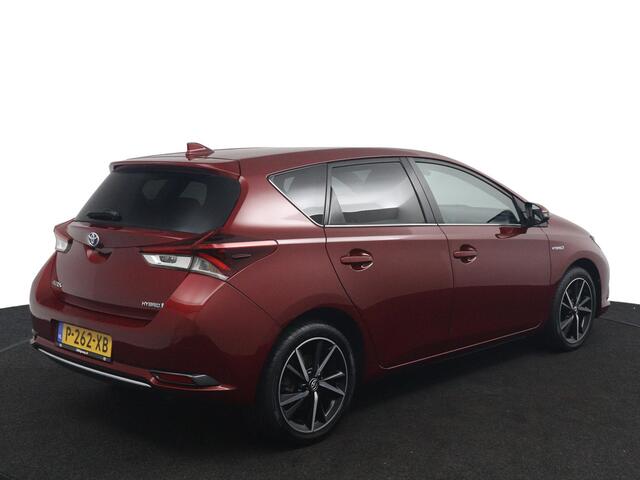 Toyota AURIS 1.8 Hybrid Black Edition | Navigatie | Keyless Entry | Parelmoer Rood |