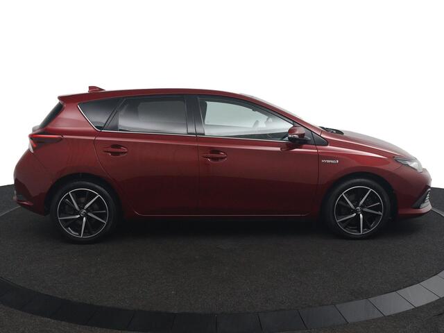 Toyota AURIS 1.8 Hybrid Black Edition | Navigatie | Keyless Entry | Parelmoer Rood |