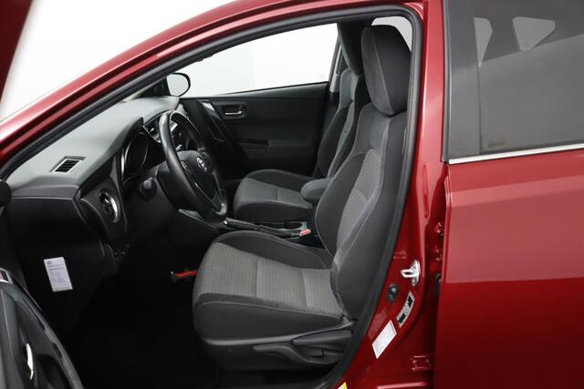 Toyota AURIS 1.8 Hybrid Black Edition | Navigatie | Keyless Entry | Parelmoer Rood |