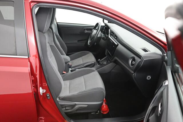 Toyota AURIS 1.8 Hybrid Black Edition | Navigatie | Keyless Entry | Parelmoer Rood |