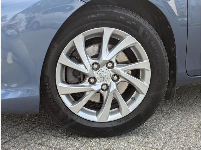 Toyota AURIS 1.8 Hybrid Dynamic Go | Afn. trekhaak | Cruise Control | Keyless | Climate Control | Camera | Navi | DAB