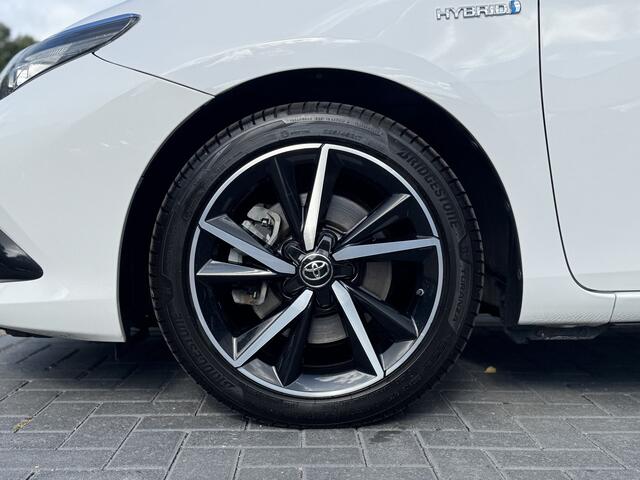 Toyota AURIS 1.8 Hybrid Volcano Edition Trekhaak, Navigatie, Parkeersensoren , All-in Rijklaarprijs