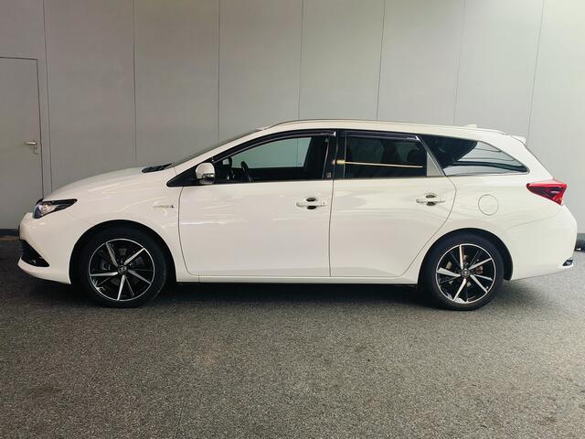 Toyota AURIS Touring Sports 1.8 Hybrid Dynamic Ultimate Rijklaar + 12 maanden Bovag-garantie Henk Jongen Auto's in Helmond, al 50 jaar service zoals 't hoort!
