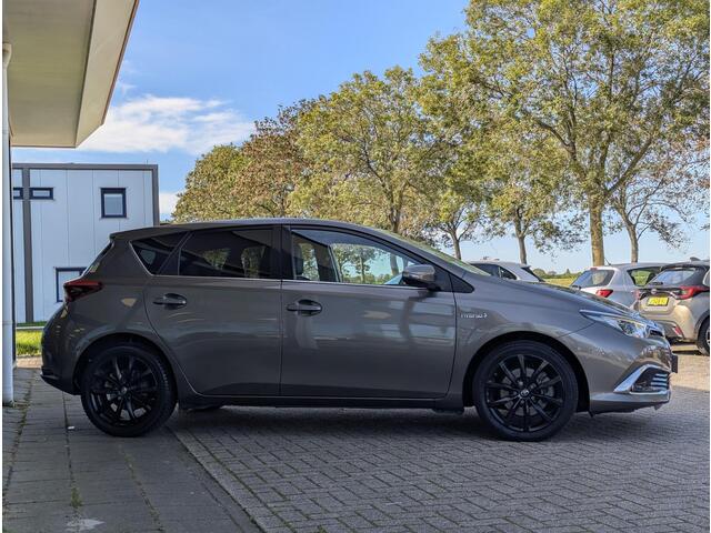 Toyota AURIS 1.8 Hybrid Executive | Half-leer | Afn. trekhaak | Stoelverw. | PDC V+A | Camera | Cruise | Climate control