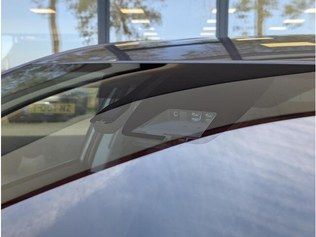 Toyota AURIS 1.8 Hybrid Executive | Half-leer | Afn. trekhaak | Stoelverw. | PDC V+A | Camera | Cruise | Climate control