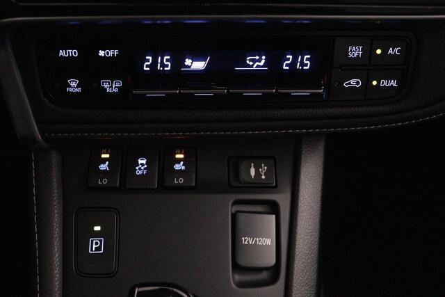 Toyota AURIS 1.8 Hybrid Executive | Trekhaak | Navigatie |