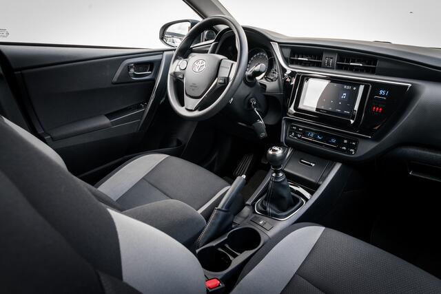 Toyota AURIS 1.3 Now RIJKLAAR INCL:GARANTIE | Achteruitrijcamera | CIma | 15 INCL LMV | Navigatie | Cruise control |