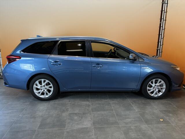 Toyota AURIS Touring Sports 1.8 Hybrid Dynamic Go dealer onderhouden | trekhaak navi | cruise | clima | apk 11/26