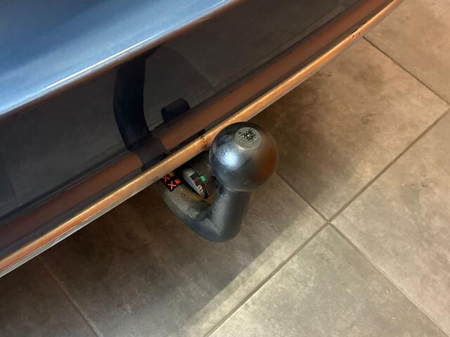 Toyota AURIS Touring Sports 1.8 Hybrid Dynamic Go dealer onderhouden | trekhaak navi | cruise | clima | apk 11/26