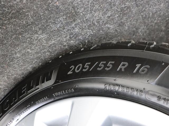 Toyota AURIS 1.8 Hybrid Aspiration Limited