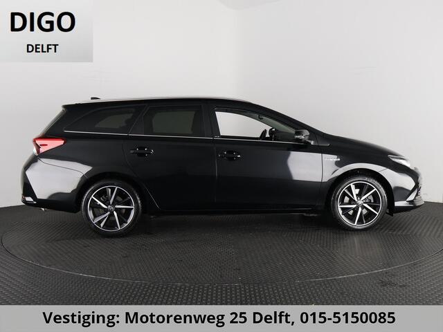 Toyota AURIS Touring Sports 1.8 HYBRID DYNAMIC ULTIMATE NAVI GARANTIE 7-2027 STOELVERWARMING . PARKEERSENSOREN .CAMERA .