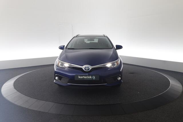 Toyota AURIS 1.8 Hybrid Trend | Pano