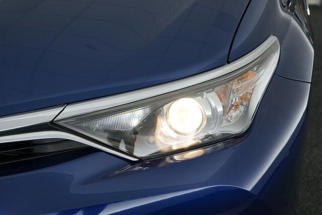 Toyota AURIS 1.8 Hybrid Trend | Pano