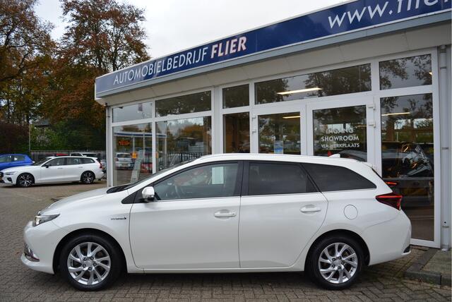 Toyota AURIS Touring Sports 1.8 Hybrid Executive | Pano | Trekhaak | Keyless | Orig. NL | NAP |