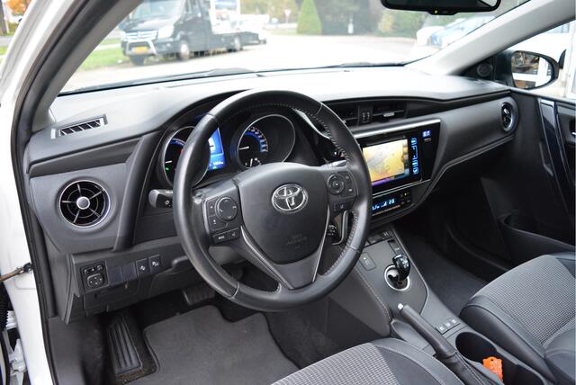 Toyota AURIS Touring Sports 1.8 Hybrid Executive | Pano | Trekhaak | Keyless | Orig. NL | NAP |