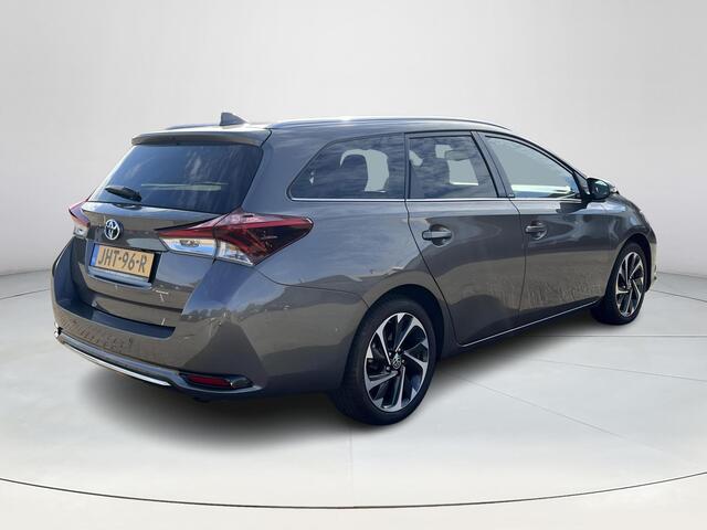 Toyota AURIS 1.8 Hybrid Dynamic | Navigatie | Stoelverwarming | Parkeersensoren | 17 inch LM-velgen |