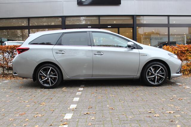 Toyota AURIS Touring Sports 1.8 Hybrid Dynamic Ultimate | Rijklaar | PDC | Navi | Trekhaak | Keyless | Camera | Cruise | Stoelverwarming | DAB+