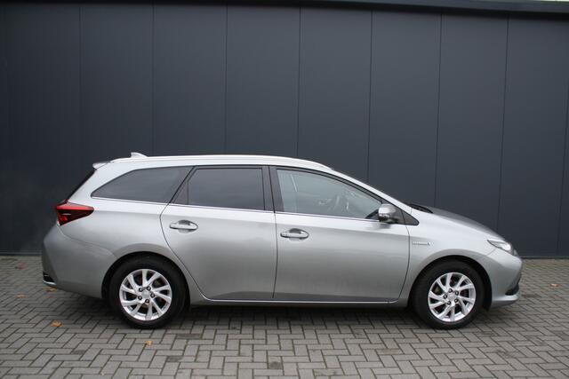 Toyota AURIS Touring Sports 1.8 Hybrid Dynamic - CAMERA - NAVIGATIE - 2e EIGENAAR