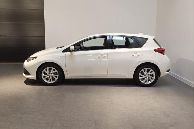 Toyota AURIS 1.8 Hybrid Dynamic - Navigatie - Achteruitrijcamera - Cruise - Climate control