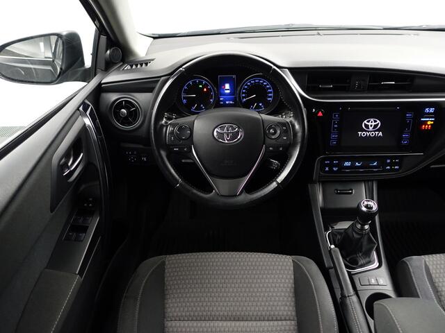 Toyota AURIS Touring Sports 1.2T Dynamic Camera, Privacy Glass, Led, Navigatie, Clima, Cruise