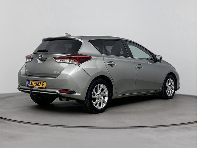 Toyota AURIS 1.2T Trend | Panoramadak | Navigatie | Trekhaak | Climate Control | Parkeercamera |