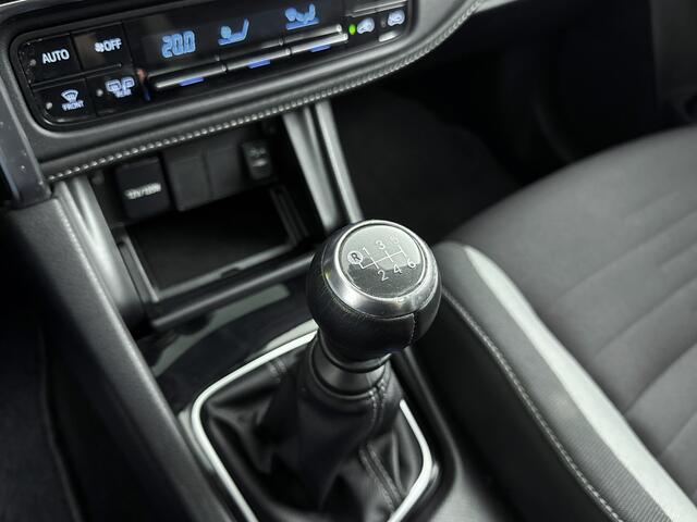 Toyota AURIS 1.2T Trend | Panoramadak | Navigatie | Trekhaak | Climate Control | Parkeercamera |