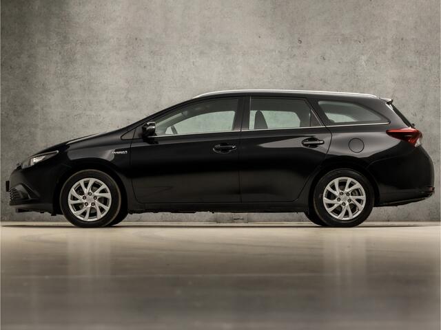 Toyota AURIS Touring Sports 1.8 Hybrid Sport Automaat (NAVIGATIE, CLIMATE, CAMERA, SPORTSTOELEN, KEYLESS, BLUETOOTH, CRUISE, NIEUWSTAAT)