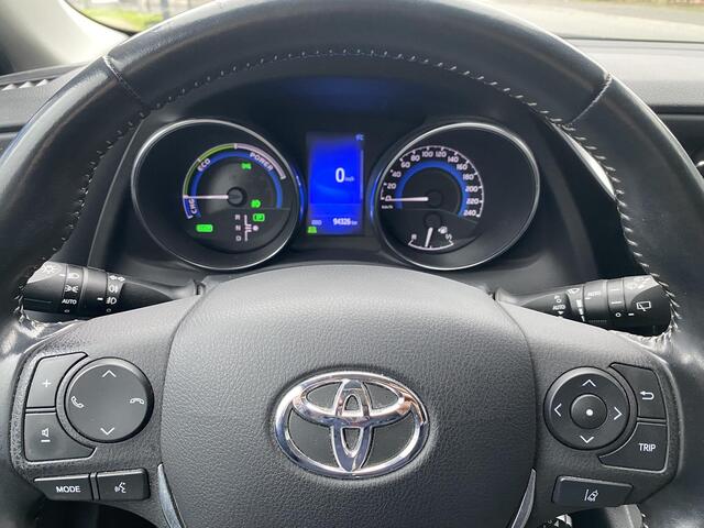 Toyota AURIS Touring Sports 1.8 Hybrid autom. Dynamic Ultimate met o.a. navigatie, lm velgen, cruise, etc.