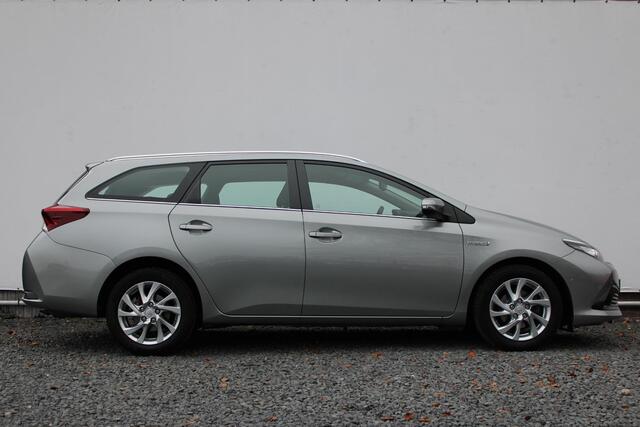 Toyota AURIS Touring Sports 1.8 Hybrid Now Automaat, Keyless/Entry, Navigatie, Climate/CruiseControl, Achteruitrijcamera, 16'' inch LM velgen
