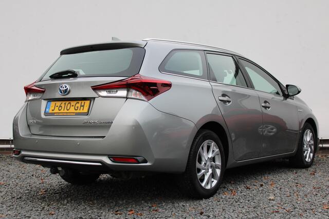 Toyota AURIS Touring Sports 1.8 Hybrid Now Automaat, Keyless/Entry, Navigatie, Climate/CruiseControl, Achteruitrijcamera, 16'' inch LM velgen