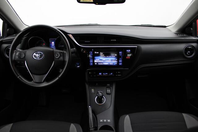 Toyota AURIS Touring Sports 1.8 Hybrid Now Automaat, Keyless/Entry, Navigatie, Climate/CruiseControl, Achteruitrijcamera, 16'' inch LM velgen