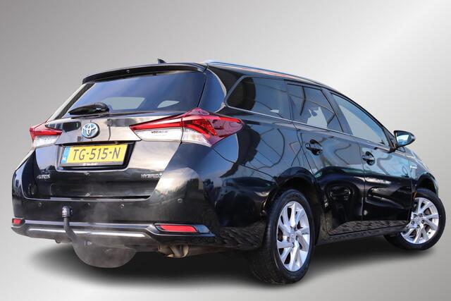 Toyota AURIS Touring Sports 1.8 Hybrid Energy Plus, Trekhaak, Bluetooth, Parkeercamera, Navigatie, Cruise Control, DAB Radio.