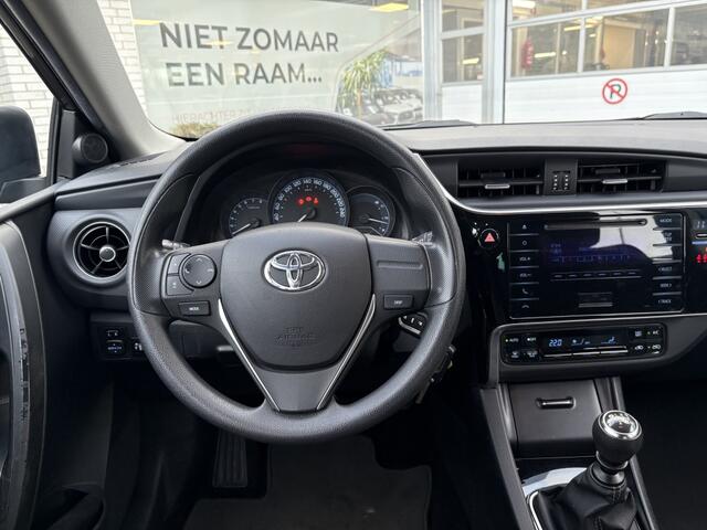 Toyota AURIS 1.3 Now | Trekaak | Bluetooth | Climate control |