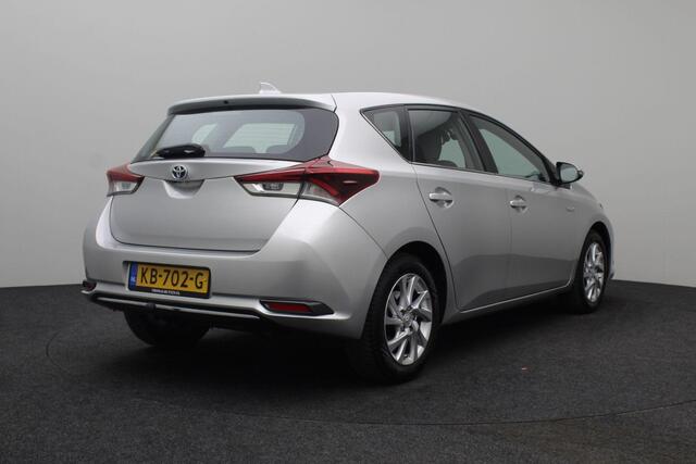 Toyota AURIS 1.8 Hybrid Aspiration 2016 | Dealer Onderhouden Trekhaak | Navigatie | DAB Radio | Cruise Control | Lane Assist | Stuurwiel Bediening | Climate Control | Boekjes | 2 Sleutels