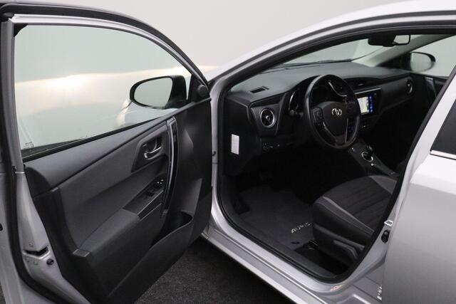 Toyota AURIS 1.8 Hybrid Aspiration 2016 | Dealer Onderhouden Trekhaak | Navigatie | DAB Radio | Cruise Control | Lane Assist | Stuurwiel Bediening | Climate Control | Boekjes | 2 Sleutels
