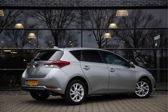 Toyota AURIS 1.2T Trend , Achteruitrijcamera, Panoramadak, Navigatie,