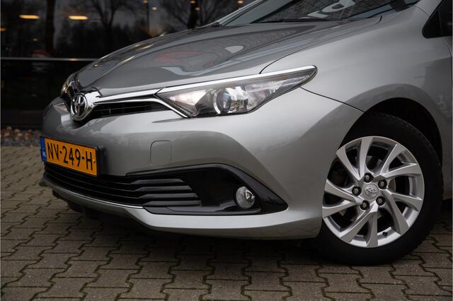Toyota AURIS 1.2T Trend , Achteruitrijcamera, Panoramadak, Navigatie,
