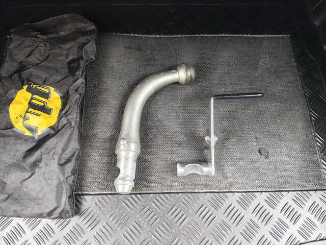 Toyota AURIS 1.8I Hybrid AUT. Panodak Trekhaak Navi LED Ecc Camera Cruise Control Pdc Lmv 17" Lane Assist Privacy Glas Isofix Bluetooth DAB Led Regen-Lichtsensor Keyless Dealeronderhouden