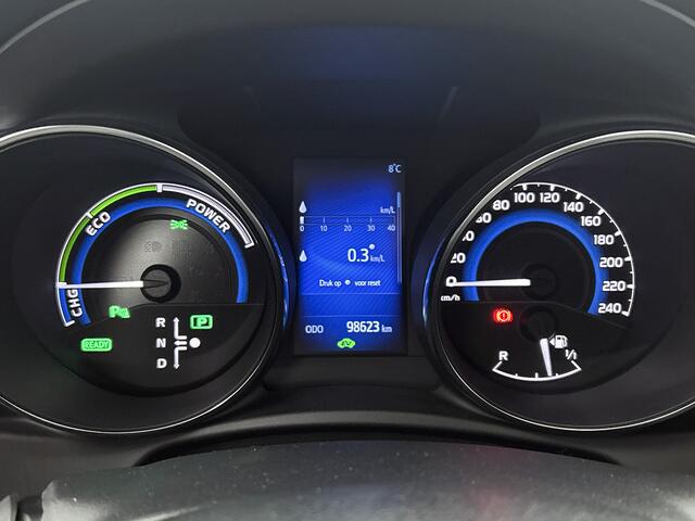 Toyota AURIS Touring Sports 1.8 Hybrid Black Edition | NL dealeronderhouden | PDC | Trekhaak |